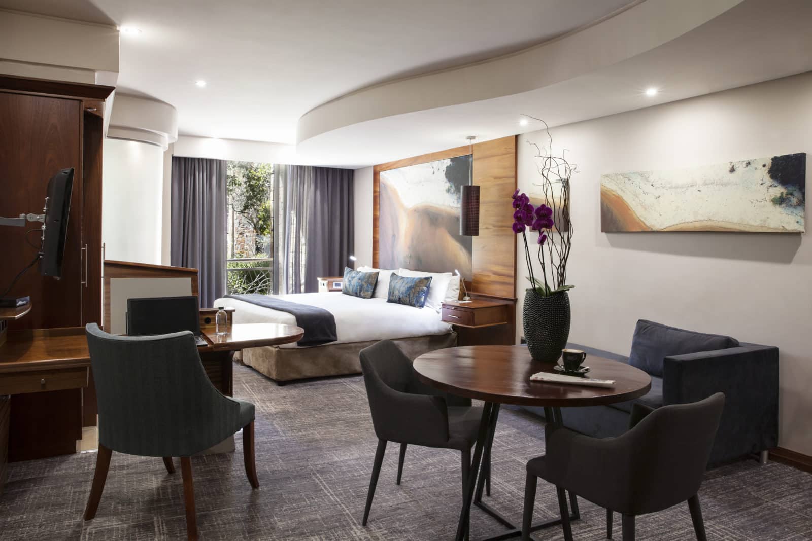 Grand King Suite image
